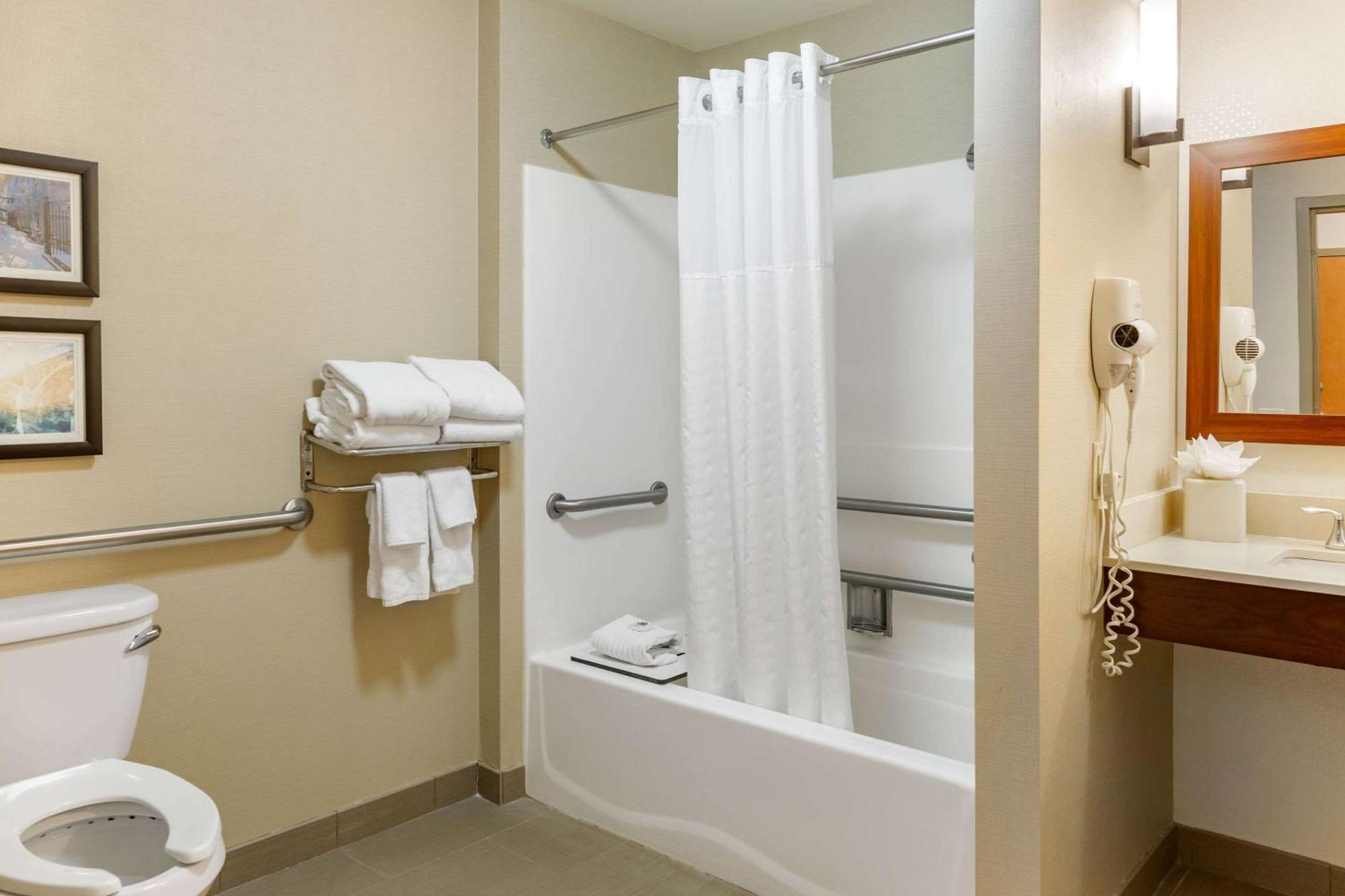 Comfort Suites Lancaster Amish Country Smoketown  Buitenkant foto